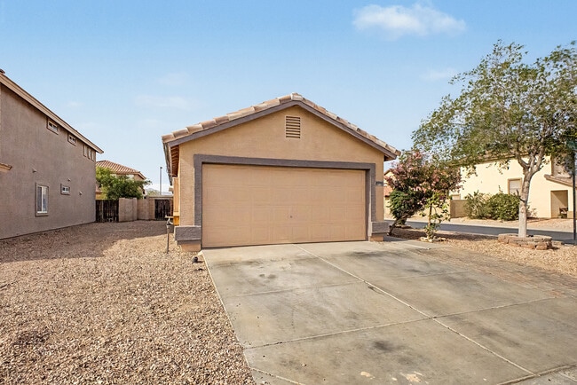 Building Photo - 21990 W Solano Dr
