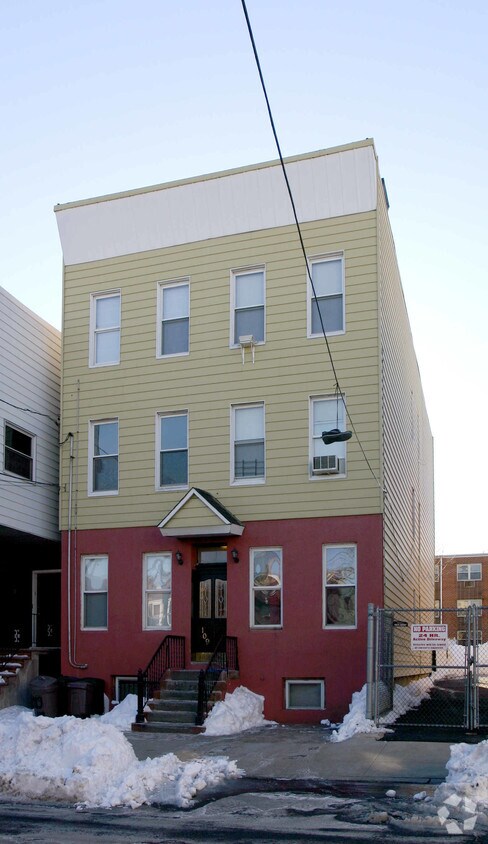 Primary Photo - 109 33rd St
