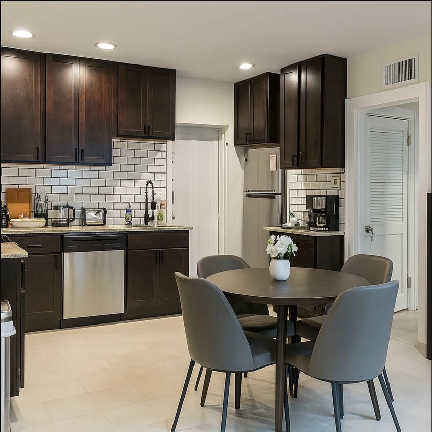 Foto principal - 7012 Forsyth Blvd