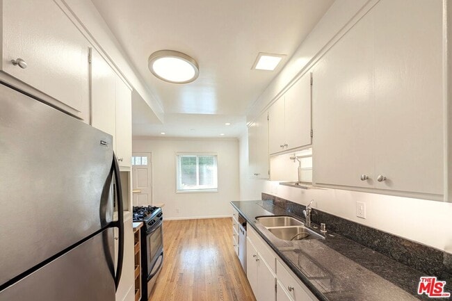 Building Photo - 224 Bicknell Ave