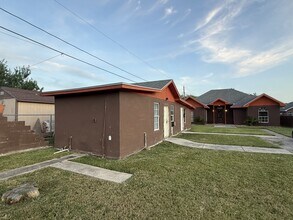 Building Photo - 8516 Hendrix Ave