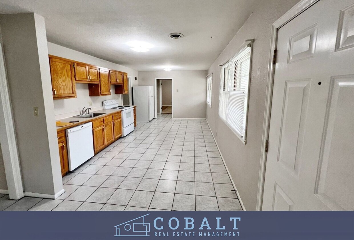 Foto principal - Updated 4 Bed, Across from KSU! Available ...