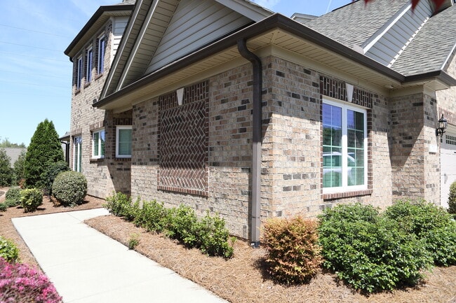 Building Photo - 731 Piedmont Crossing Dr