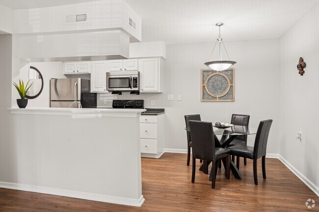 Marilyn, 2 habitaciones, 1.5 baños - 1,000 pies cuadrados - Comedor - Franklin Woods - Students: Save up to 10%!