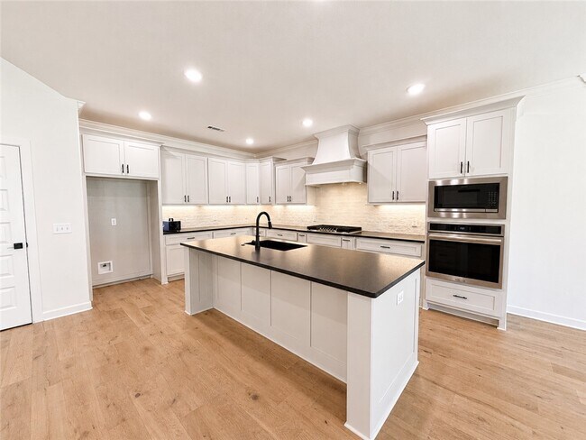 Building Photo - 1308 Cittadella Ave