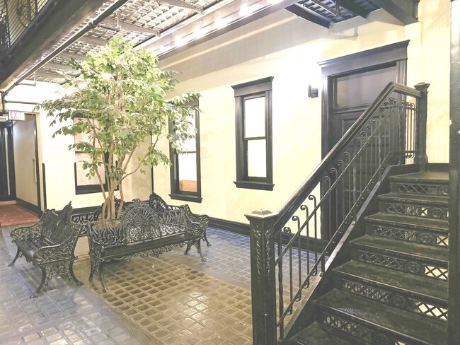 Foto del edificio - 2800 N Pine Grove Ave