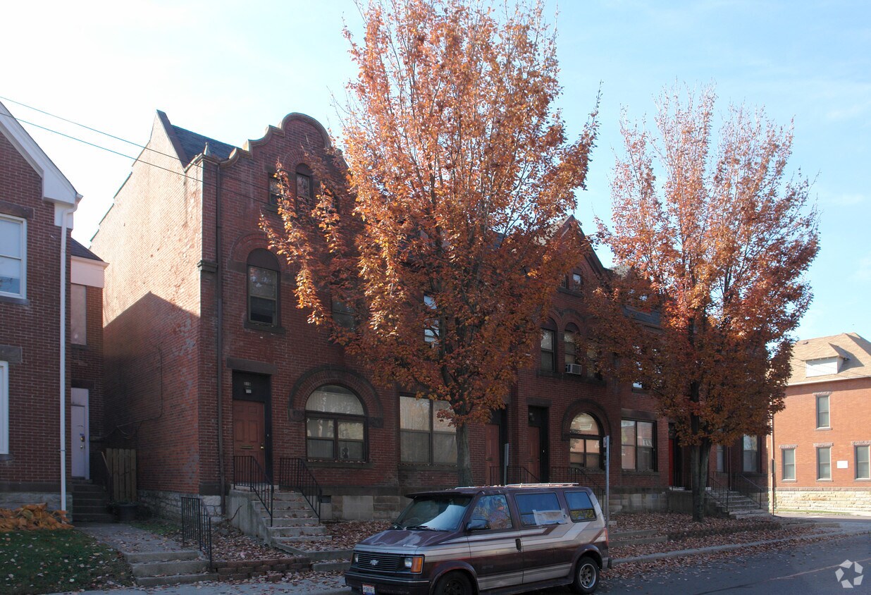 Primary Photo - 811-819 Oak St