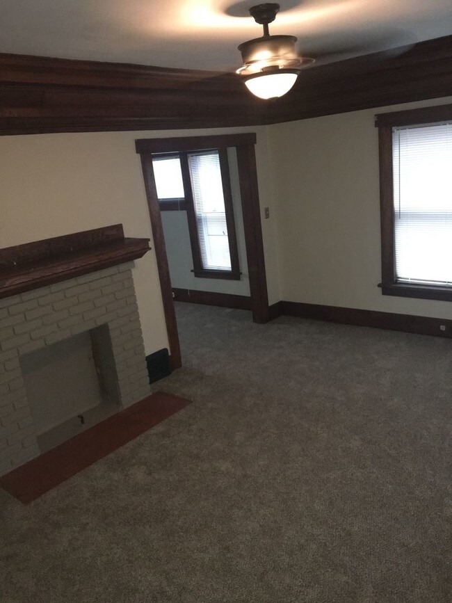 Building Photo - 3 br, 1 bath House - 218 Lighthouse St