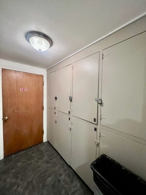 Foto del edificio - 1345 Monroe St