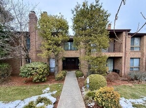 Building Photo - 256 Willowbrook Dr