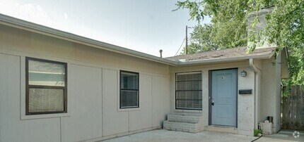 Building Photo - 304 John N Garner Cir