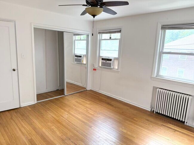 Building Photo - 349 Bloomfield Ave