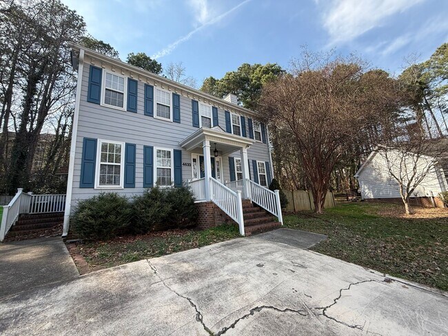 Foto del edificio - Newly Remodeled 3BD, 2.5BA Raleigh Home with a Fenced Yard Near RDU Airport, Shopping, Dining, an...