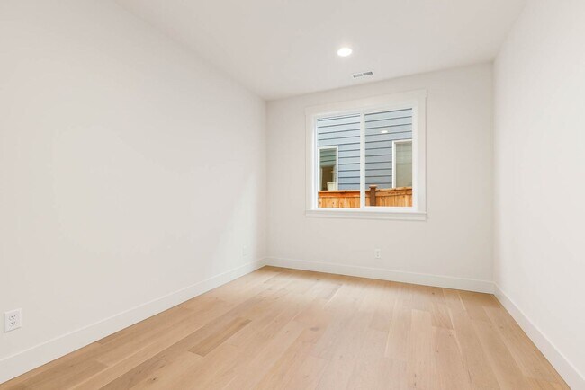 Foto del edificio - 16017 124th Ave NE