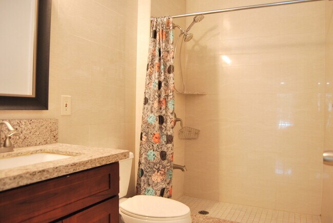 Building Photo - 3037 Kahaloa Dr