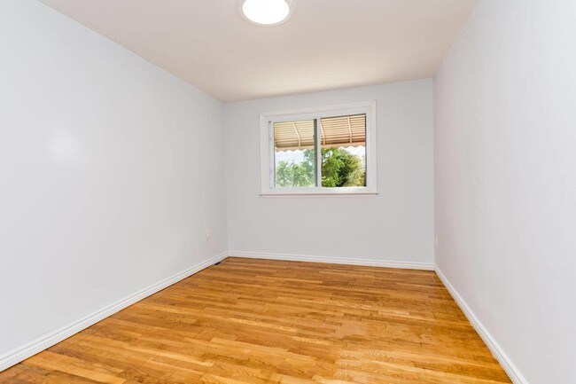 Foto del edificio - 1756 Lacombe Ave