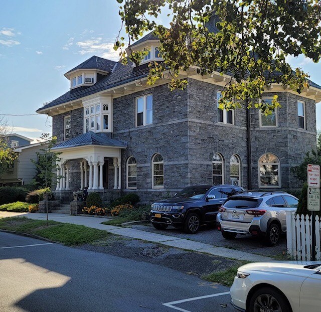 Primary Photo - 10 S Cottenet St