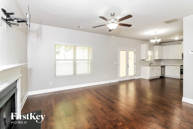 Building Photo - 4142 Woodland Park Dr SW