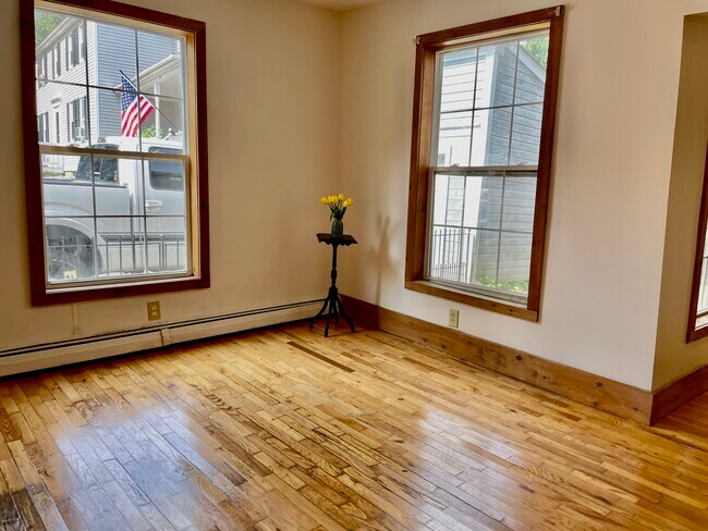 Perfect for home office - 49 Union St