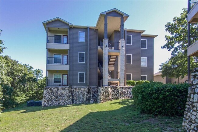 Foto del edificio - 2320 Gracy Farms Ln