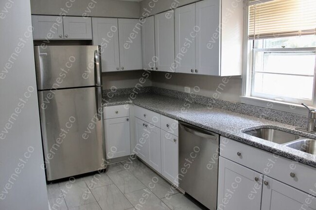Building Photo - 4 BED & 2 BATH / PET-FRIENDLY / S8 ACCEPTED