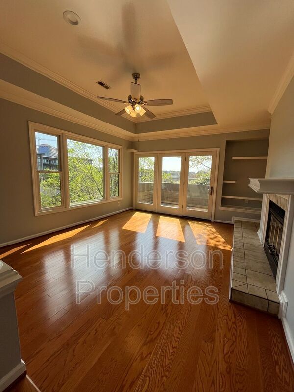 Foto del edificio - 1109 E Morehead St