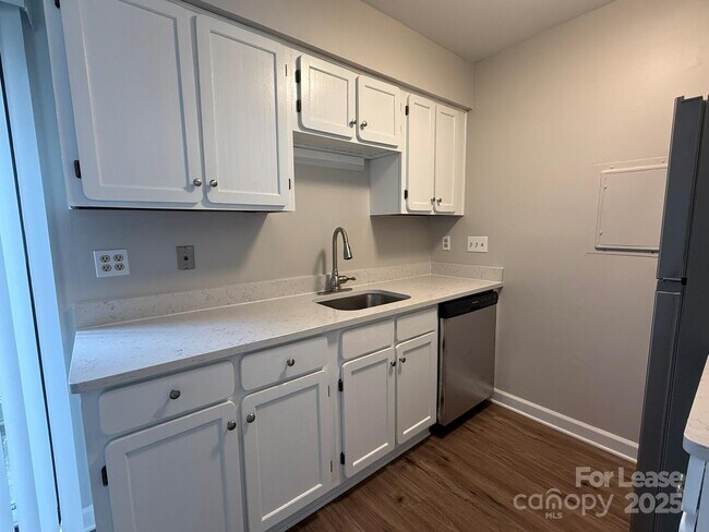 Foto del edificio - 406 W 9th St