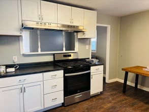 Building Photo - 110 Hall Ct