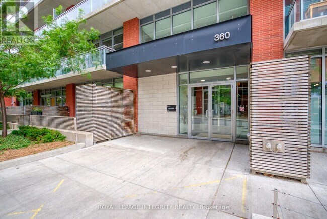 Building Photo - 360-360 McLeod St