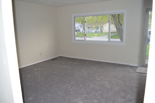 Bedroom - 2808 N Delphos St
