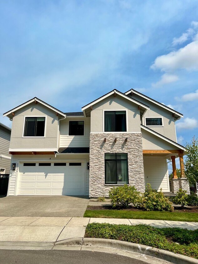 Primary Photo - Stunning Modern Build Ten Trails!