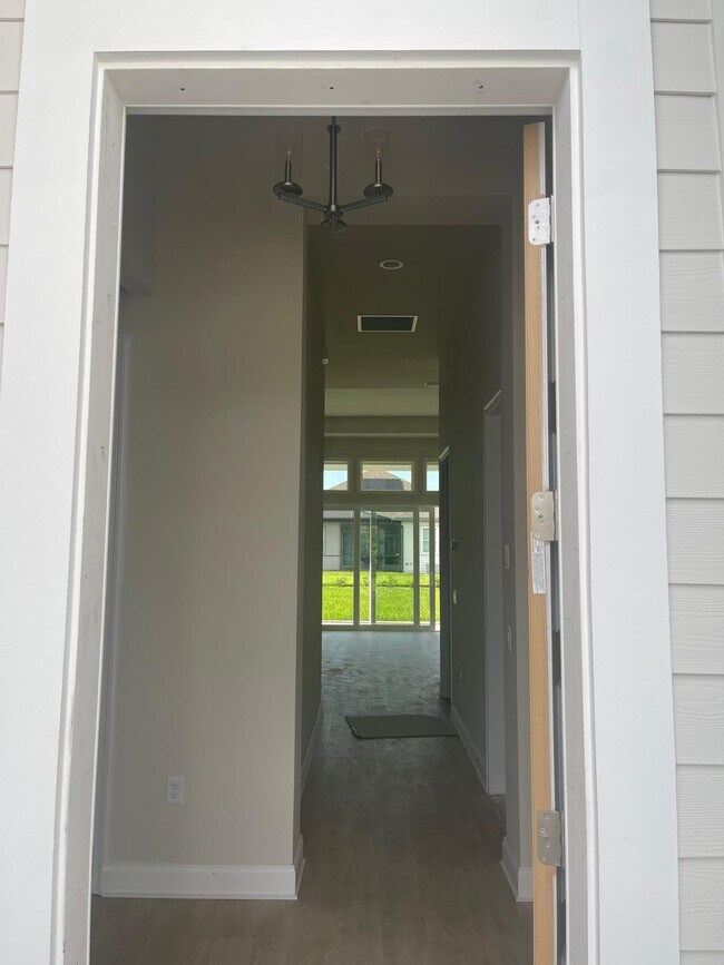 Building Photo - 11946 SW 30th Ave