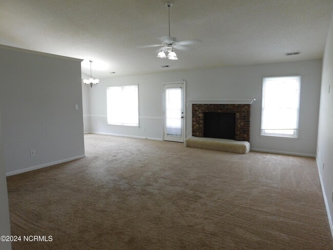 Building Photo - 210 Rivershore Dr