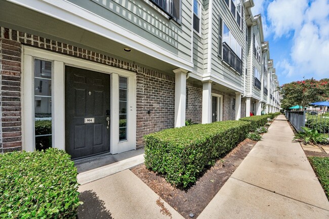 Building Photo - 3001 Murworth Dr
