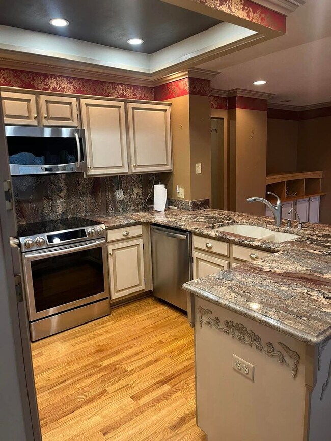 Building Photo - Townhome in Highlands Ranch- Low maintenan...