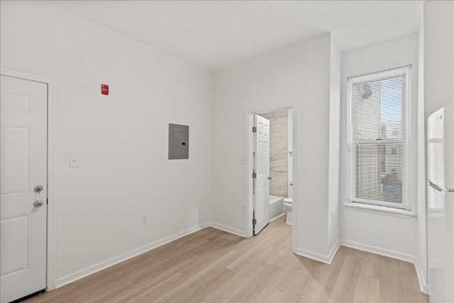 Foto del edificio - 6104 Glenmore Ave