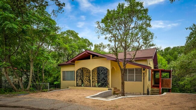 Building Photo - 18111 Lakeshore Dr