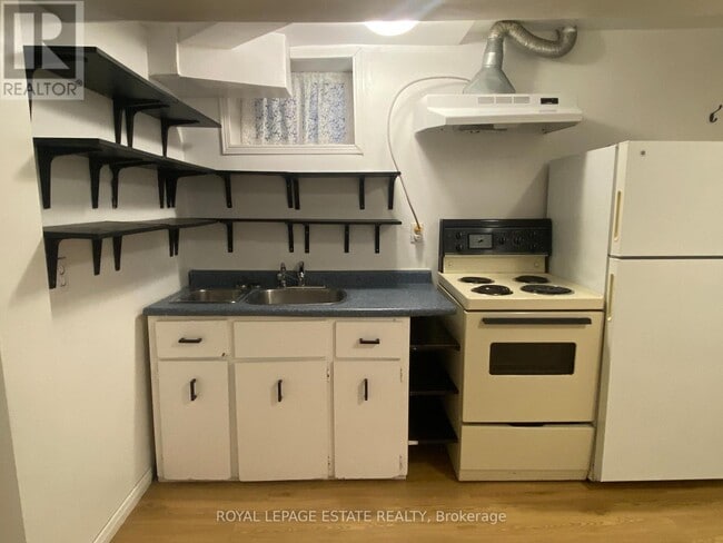 Building Photo - 114 Baldwin St