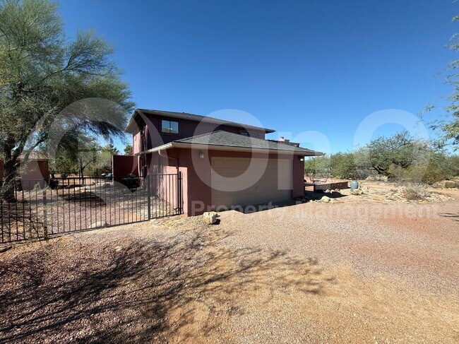 Foto del edificio - 5081 N Bear Canyon Rd