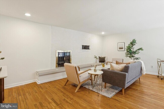 Foto del edificio - 1124 1/2 Lombard Street Unit
