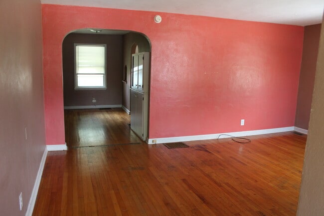 Living room - 1413 W Main St