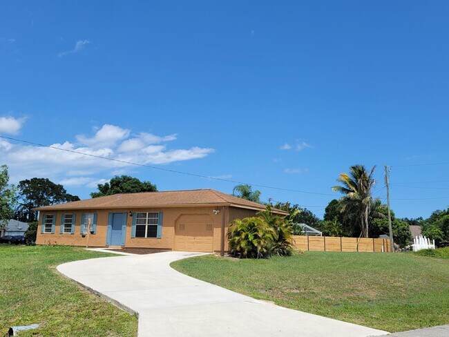 Foto del edificio - 311 SW Virden Ct
