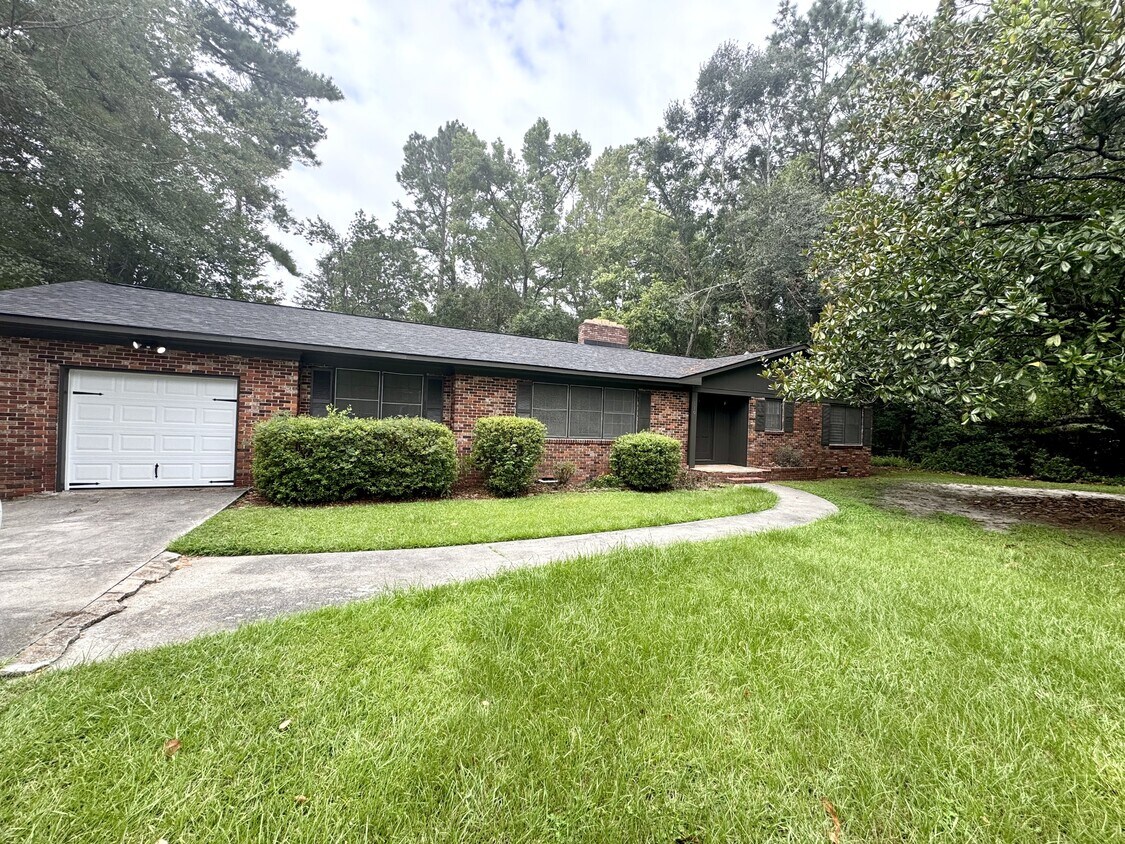Foto principal - 110 N Edgewood Dr