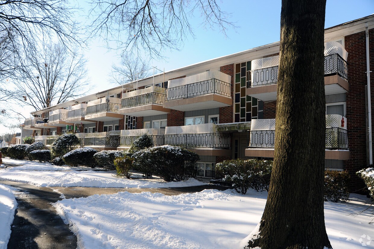 Foto del edificio - Royal Garden Apartments