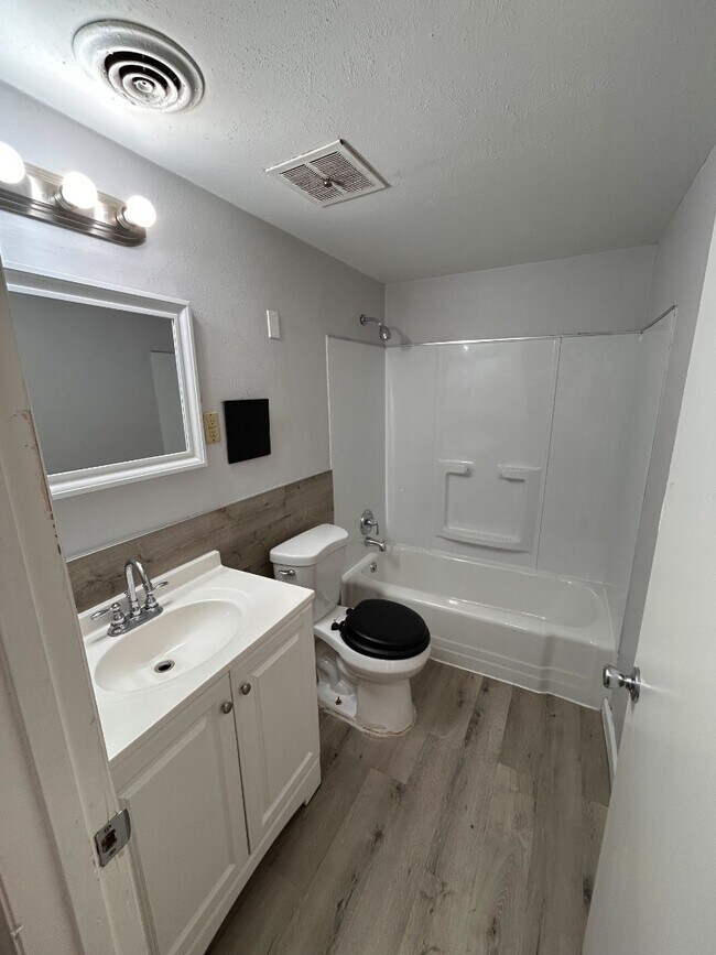 Foto del edificio - 3741 Morganford Road - Unit C