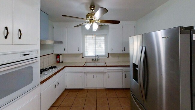 Foto del edificio - 1422 Kingsbury Avenue, Modesto, Calif.