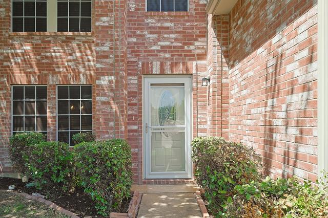 Building Photo - 8320 Seven Oaks Ln