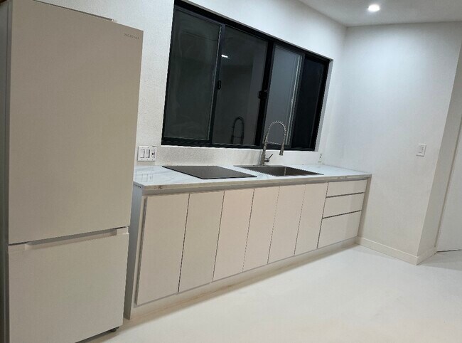 Foto del edificio - 365 Morrison Canyon Rd