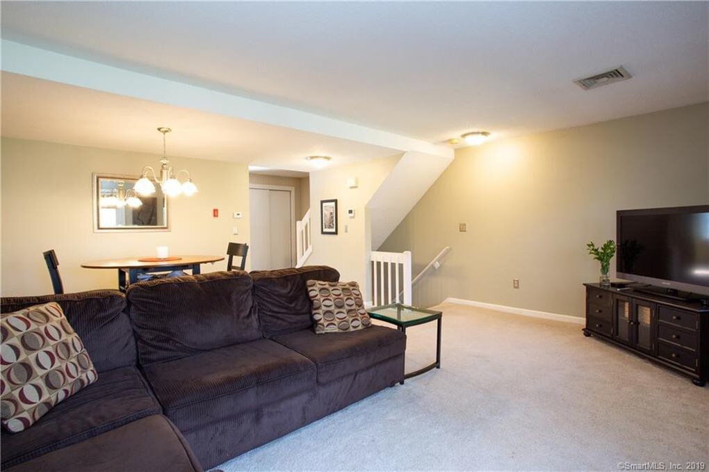 132 Songbird Ln Unit Room, Farmington, CT 06032 Condo for Rent in