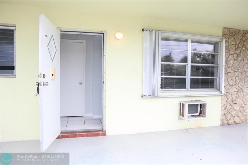 Primary Photo - 103 S K St